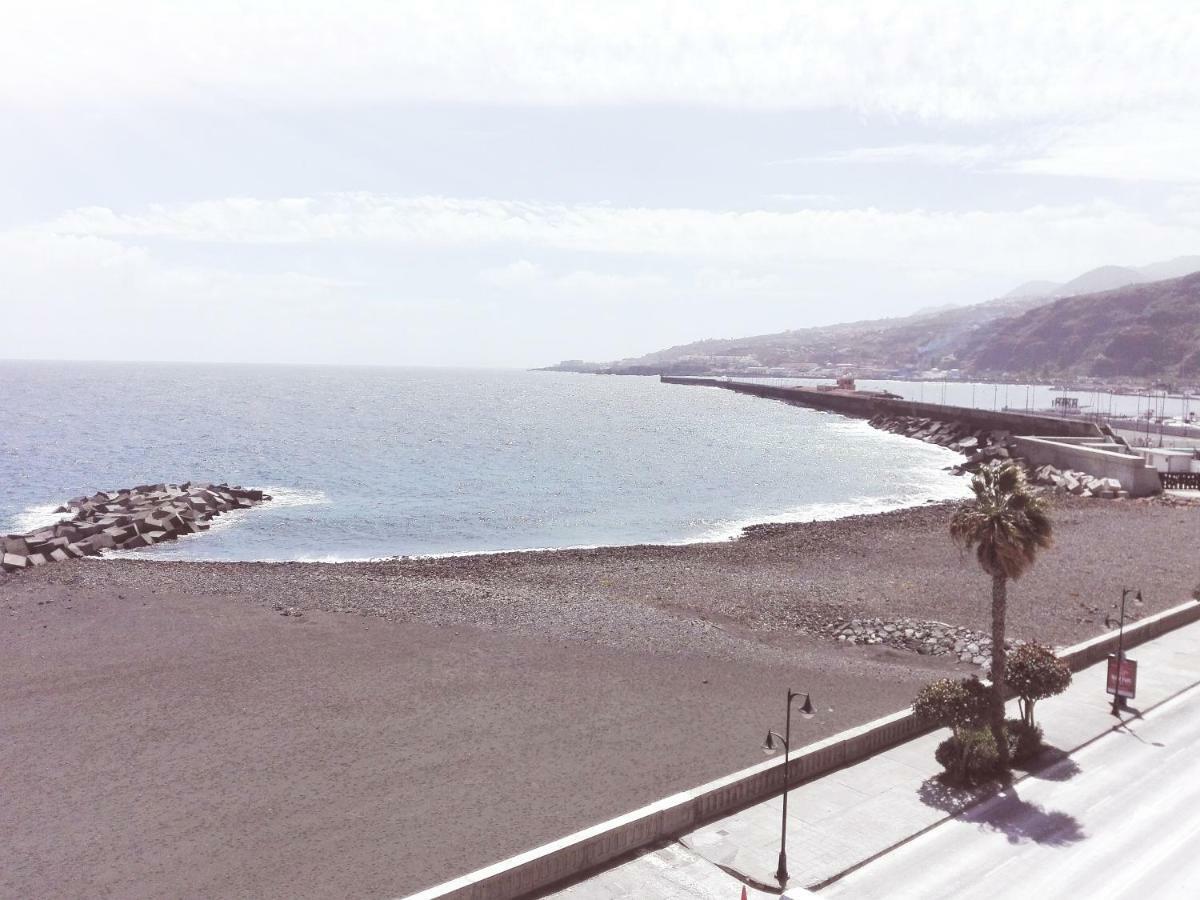 サンタ・クルス・デ・ラ・パルマ スペインAvenida Maritimaアパートメント エクステリア 写真